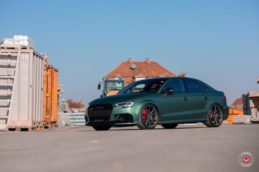  Audi RS3 Sedan on Vossen Wheels (VPS-301) 2018 года  (фото 2 из 57)